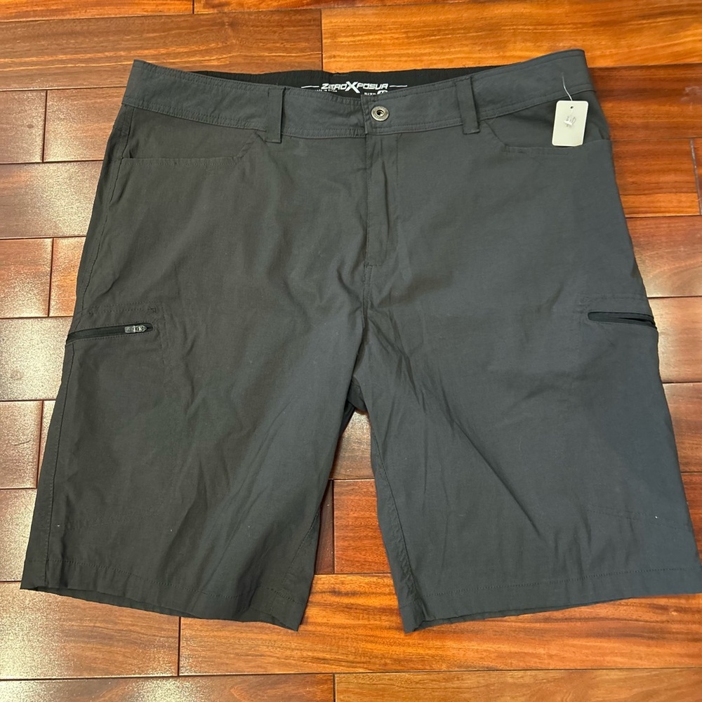 Zero poseur Men's Dark Cargo Shorts- 40 lightweight NWOT